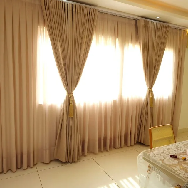 Cortinas champagne com amarração clássica