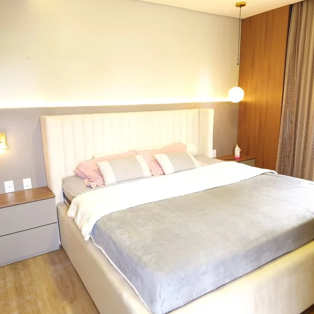 Quarto planejado com cabeceira estofada